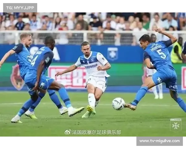 半场:欧塞尔0-0巴黎FC,射门数持平难破僵局