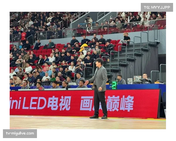 【2026年4月CBA联赛战术演变全景分析·赛中·特写“更衣室揭秘：山东高速中场休息时通过平板电脑快速复盘防守战术漏洞”